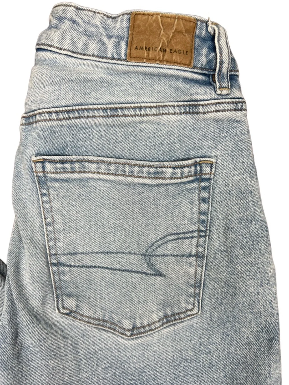 American Eagle Strigid Mom Jeans Size 2 Light Wash High Rise Straight Leg